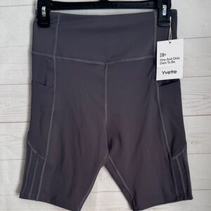 Yvette Size Medium Women's Gray Athletic Shorts Phone pocket
